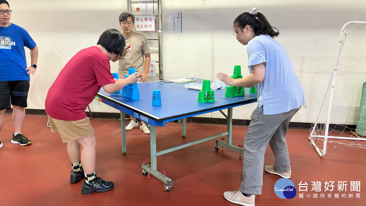 參賽學員平時投入運動訓練,透過團隊練習期待在鳳凰盃賽事中展現復健成果。 (桃療提供)