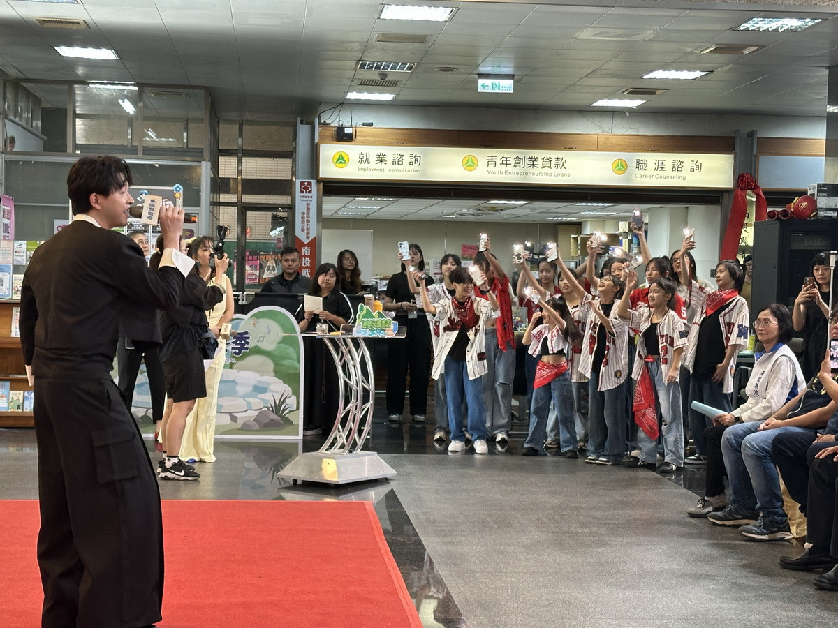  李子森擔任溫泉季大使，現場粉絲興奮不已。（記者扶小萍攝）