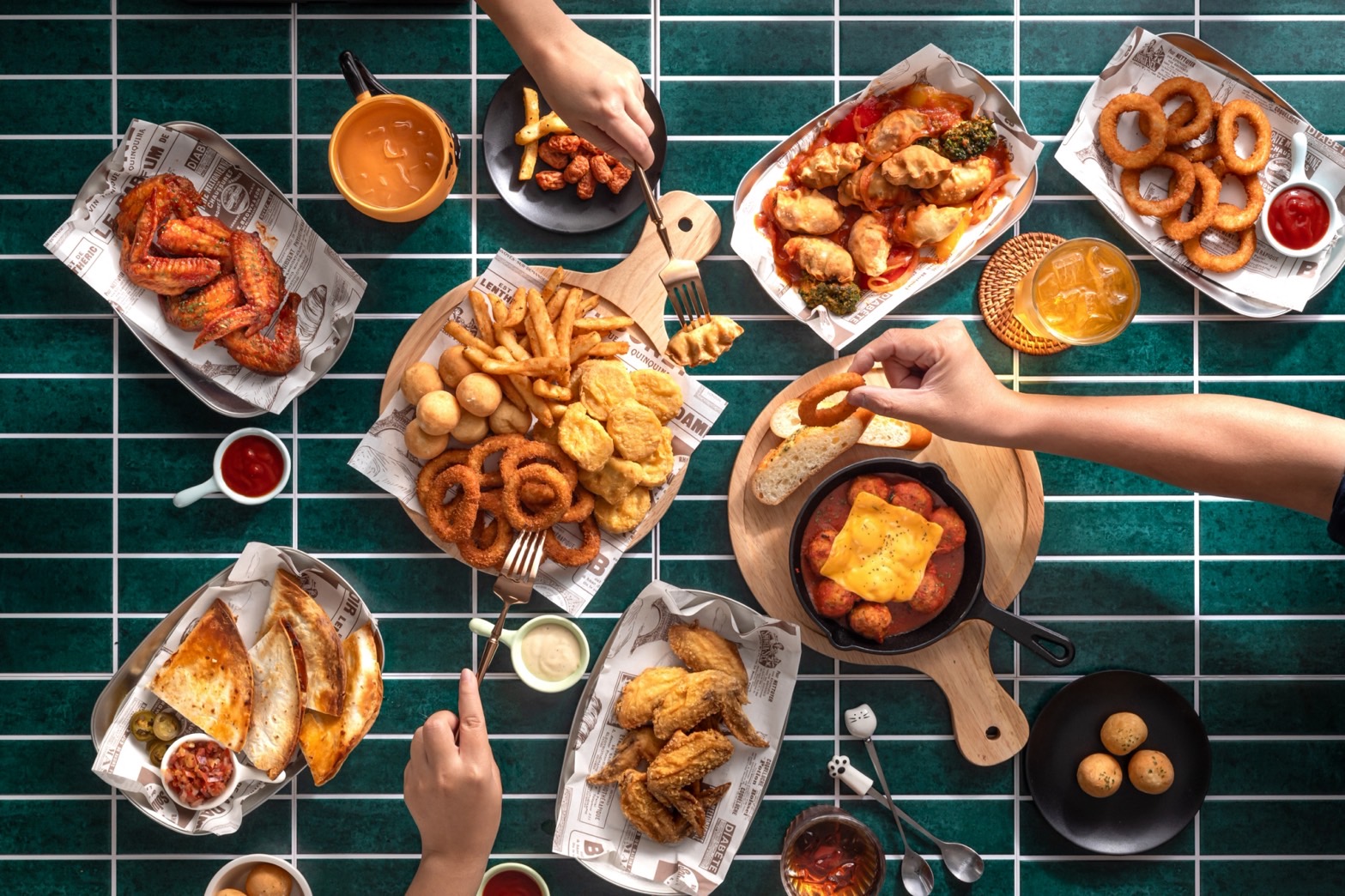 ▲▼店內還有各種異國美食料理。（圖／業者提供）