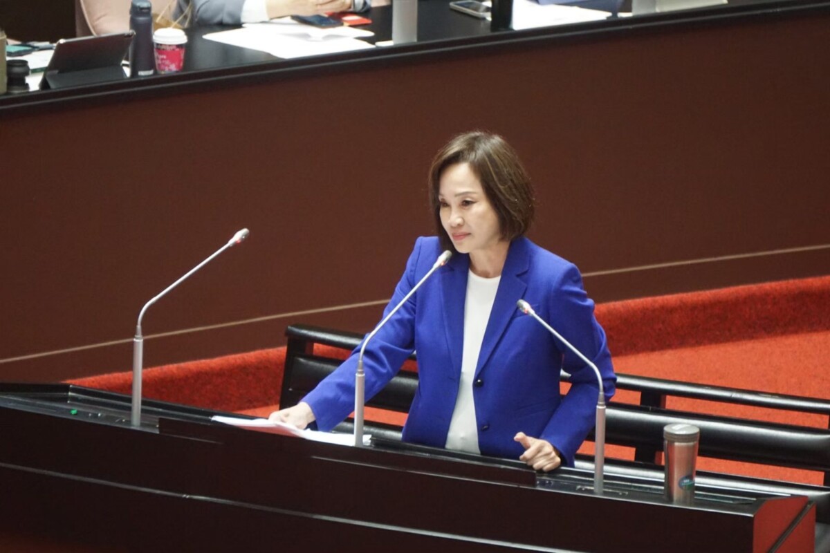 ▲柯志恩指刪減預算是三年來最低。。(記者 李堂安 翻攝)
