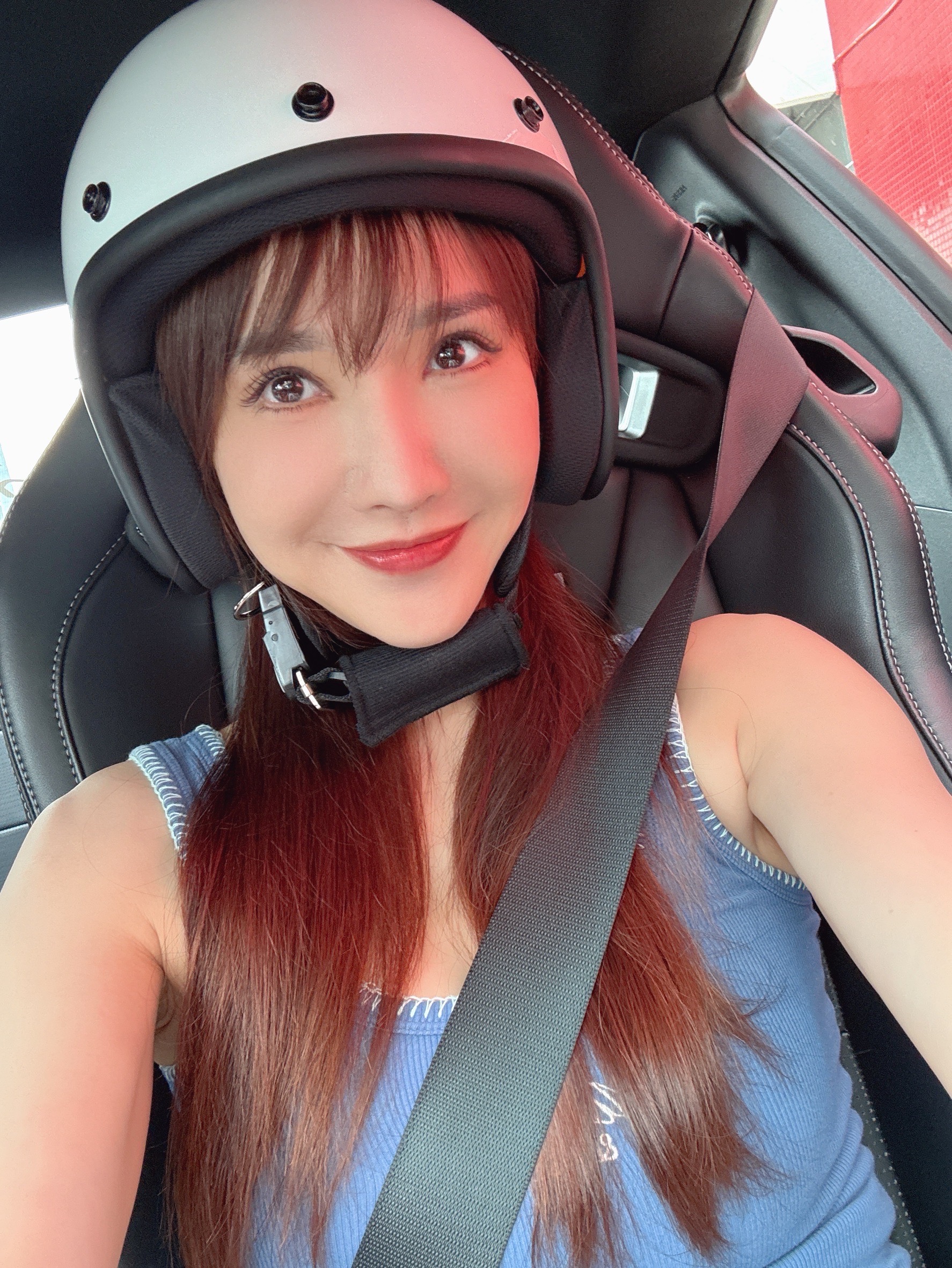 徐千京在台中賽車節體驗New Ford Mustang,直呼超過癮。圖/民視提供