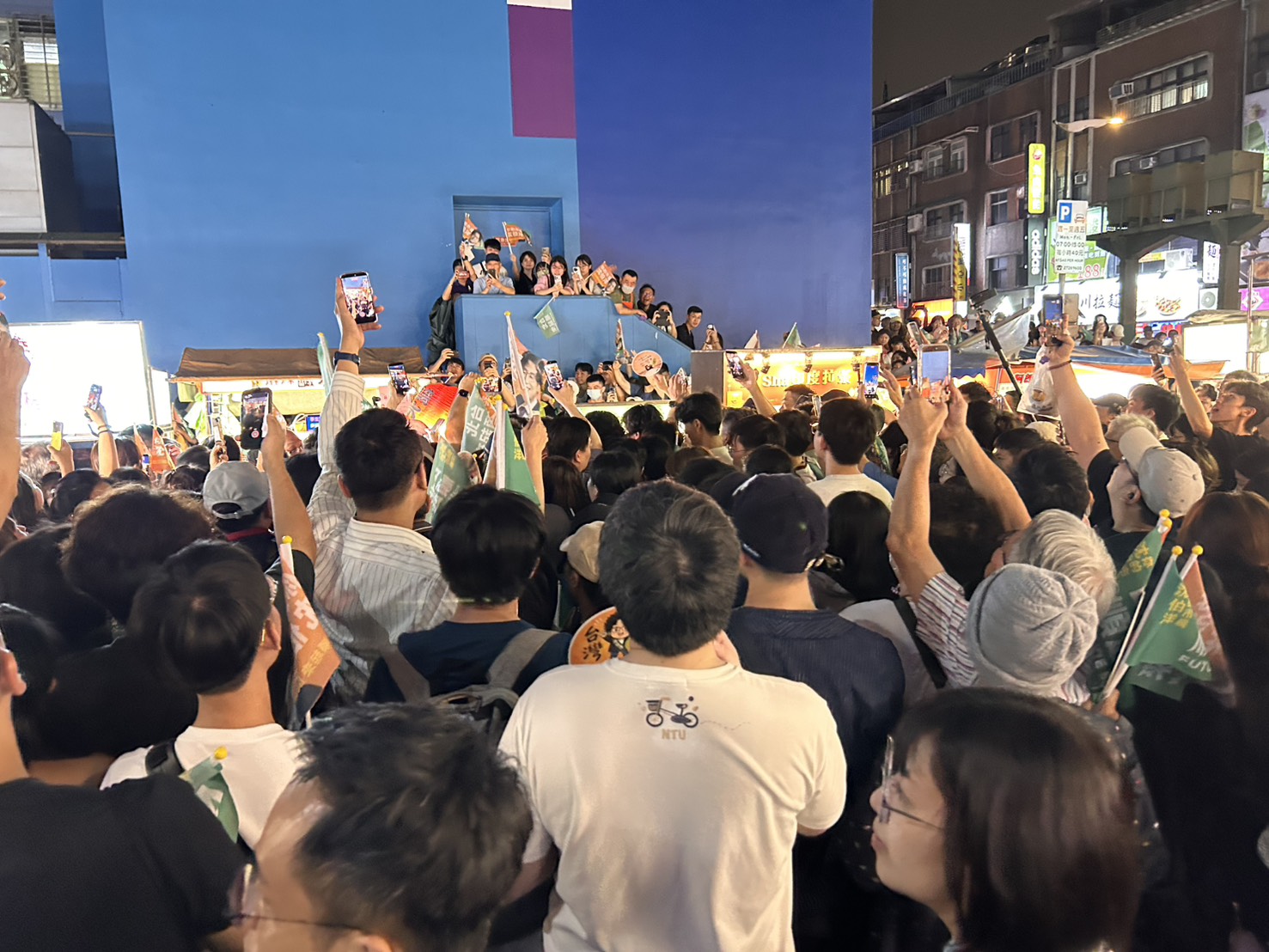 拜會陳水扁取經台北治理與選戰 沈伯洋:學習前輩經驗、打自己的選戰 12 拜會陳水扁取經台北治理與選戰 沈伯洋:學習前輩經驗、打自己的選戰 11