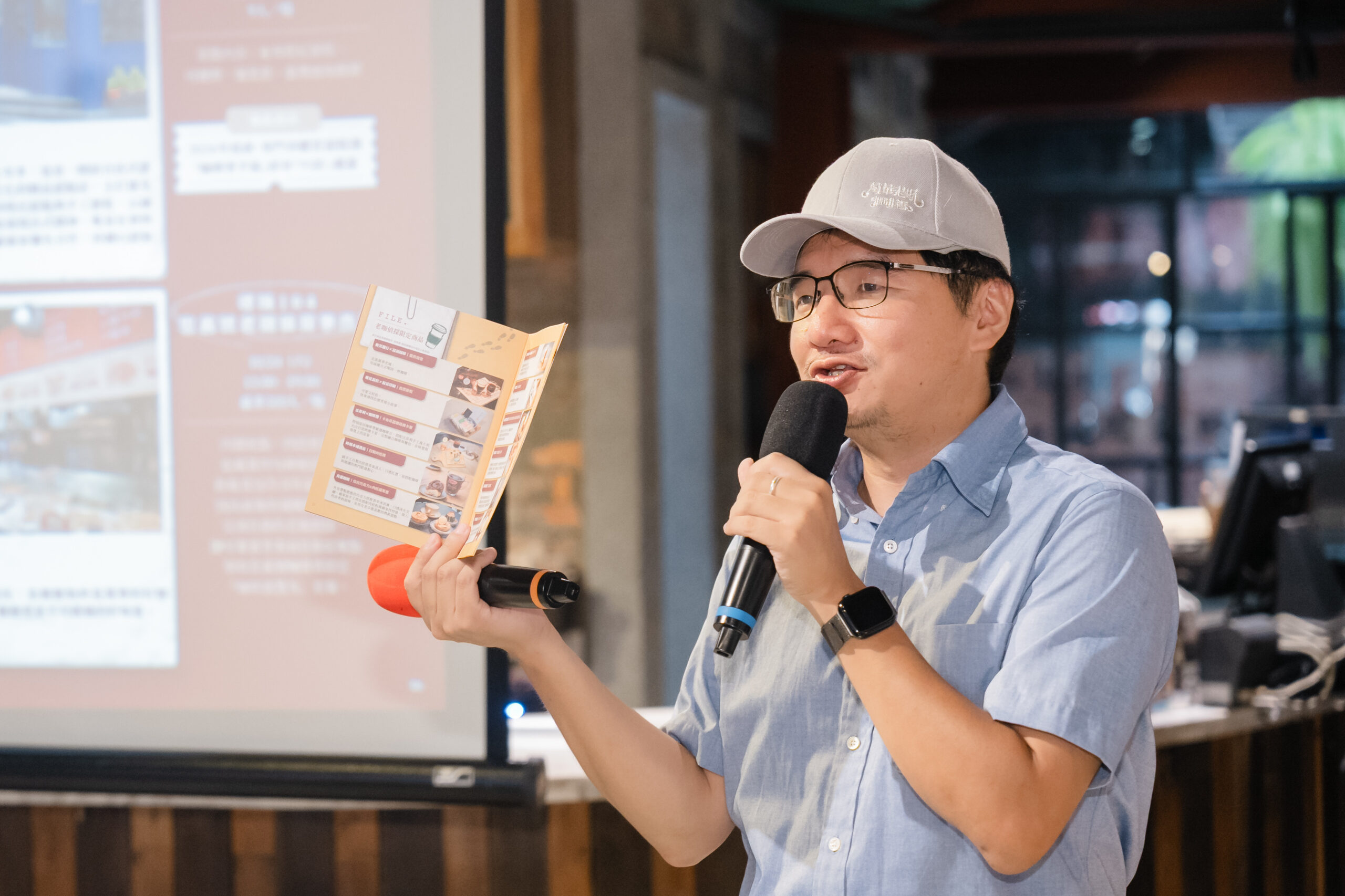 《萬華100碗》作者施景耀介紹第八屆活動內容。圖/主辦單位