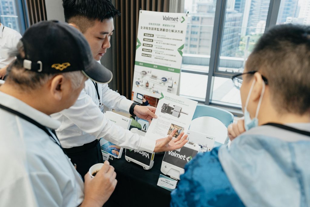 廠商代表於茶歇與交流時間向與會來賓詳細介紹維美德相關技術資料與設備特點,現場互動熱絡。圖/日澤國際提供