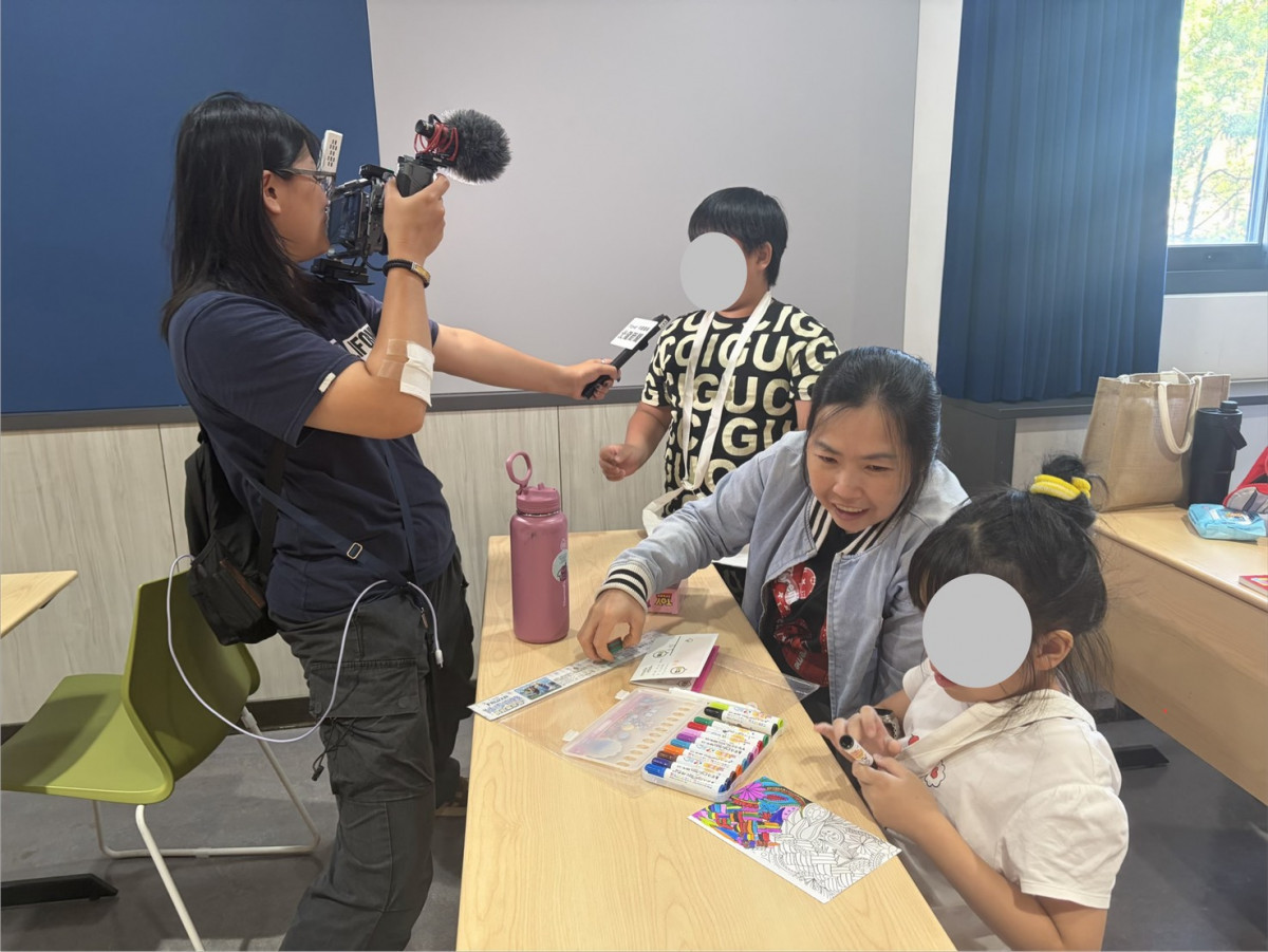 親子一起投入活動,同時也練習表達自己的想法。