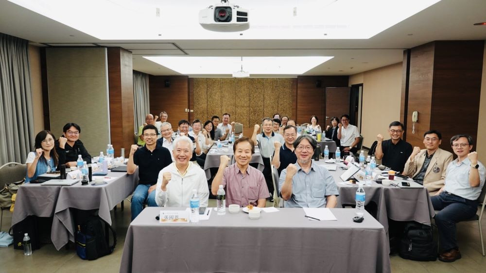張國恩校長表示，中區AI資源中心將從課程著手，重新盤點16校既有AI教學資源、分析每門課對應的能力，逐步形成跨校共享的學習網絡。(圖/東海大學)