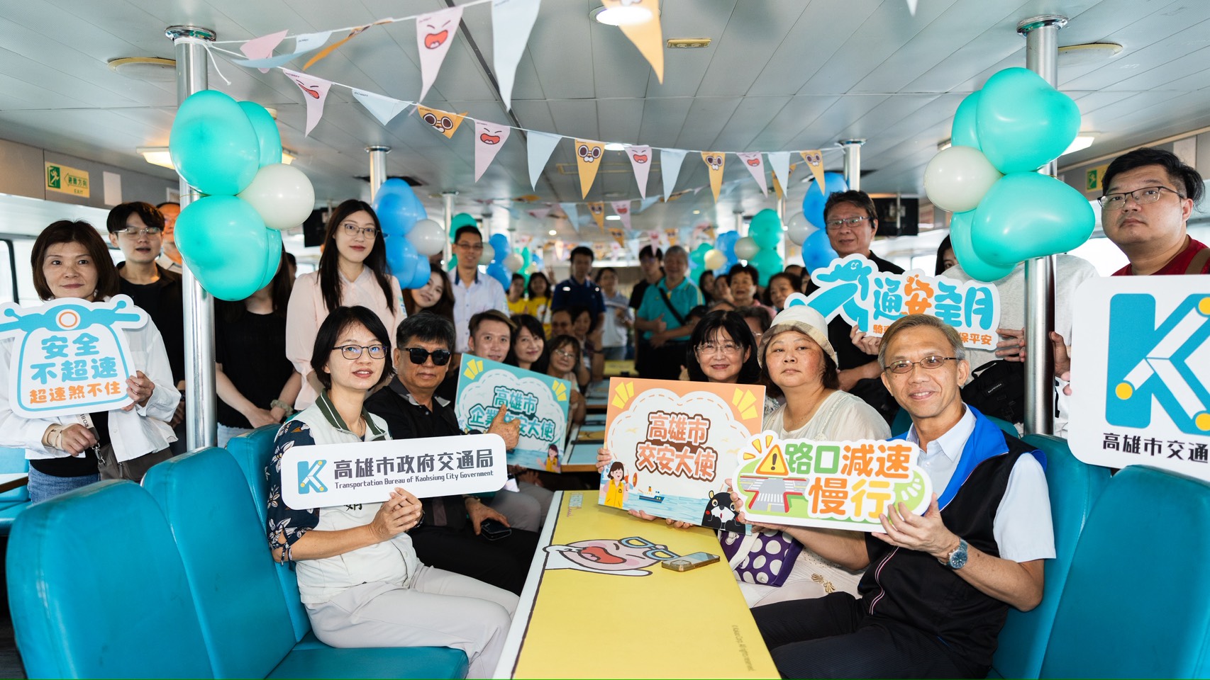 本次感恩餐會特別安排在高雄港真愛輪上舉行(圖/高雄市政府交通局提供)