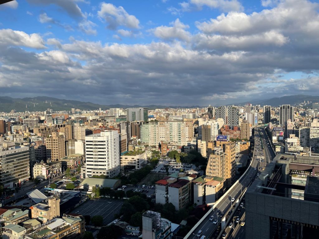 永慶房產集團統計十年間北市逾2千萬住宅交易過半,千萬內僅剩不到一成。(房市示意圖)