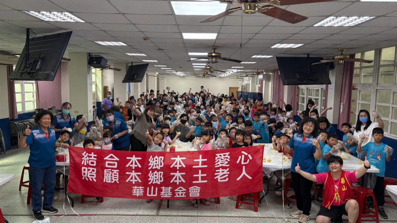 SQ09237 1國聖國小學童捐發票做愛心