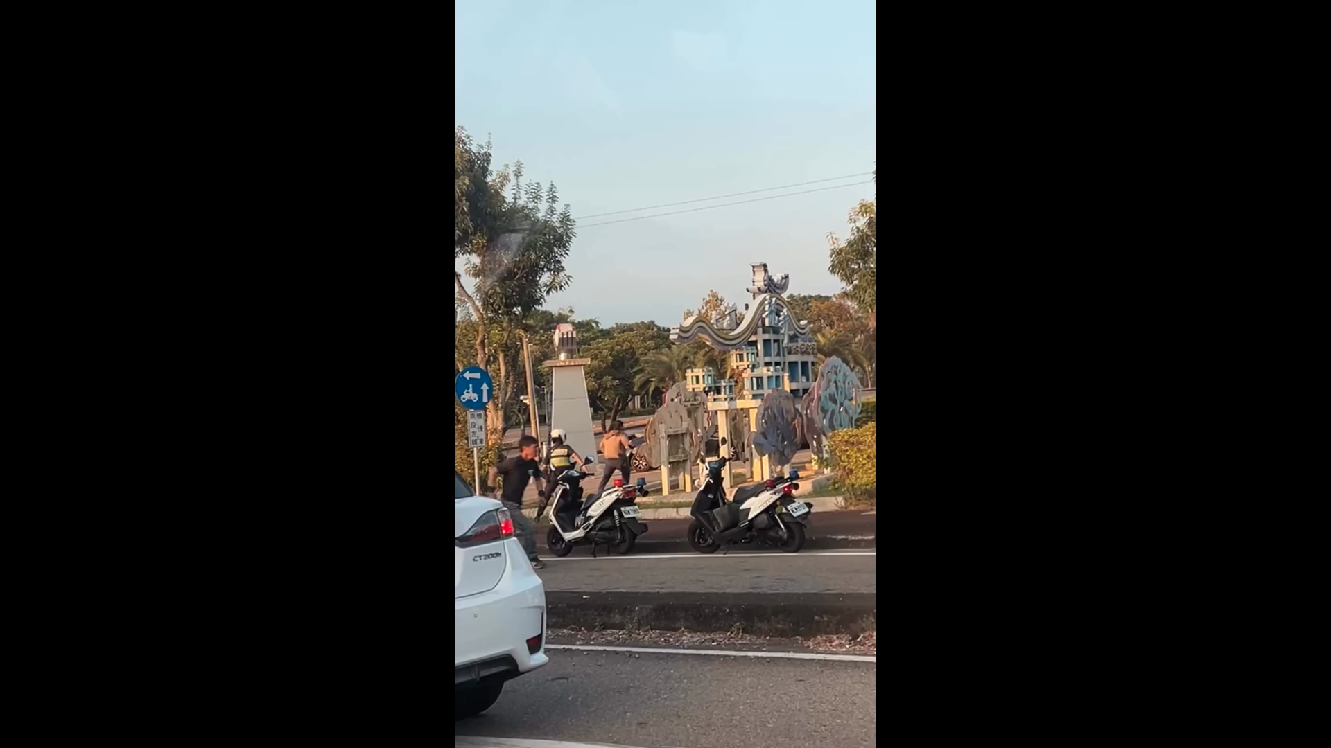 警一攔就跑?台中4人開車門狂奔 近期移工拒檢、肇逃案件頻傳引關注