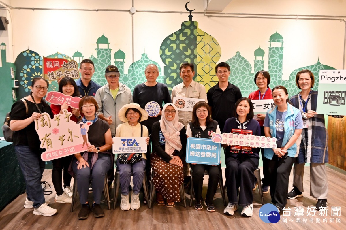桃園與印尼交流團隊於忠貞新村文化園區穆斯林友善廚房合影。