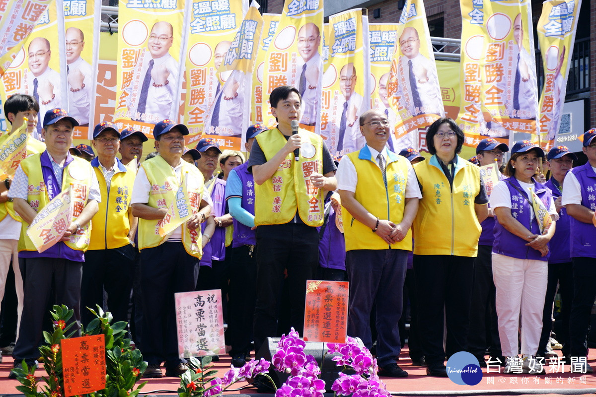 國民黨籍立法委員牛煦庭跨黨派為劉勝全站台力挺高票連任。<br /><br /> 
