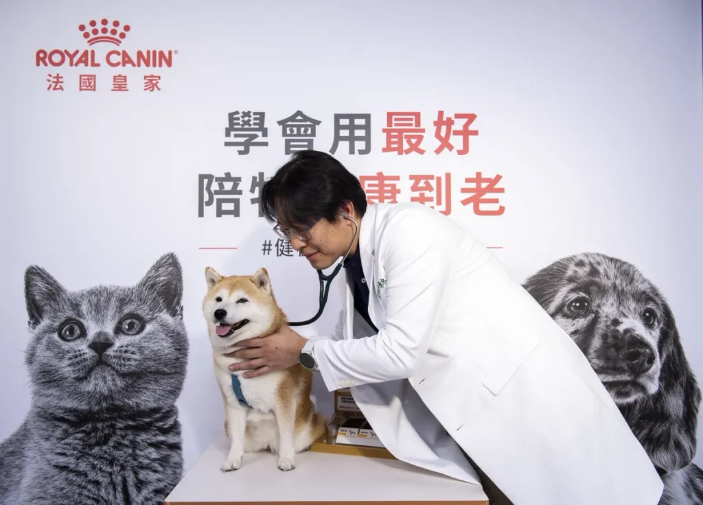 興沛動物醫院許傳忠院長指出:「定期健檢不只是為了找出疾病,更是為了及早建立專屬的健康基準,日後身體一旦出現變化,獸醫師就能進行比對並及時治療。」