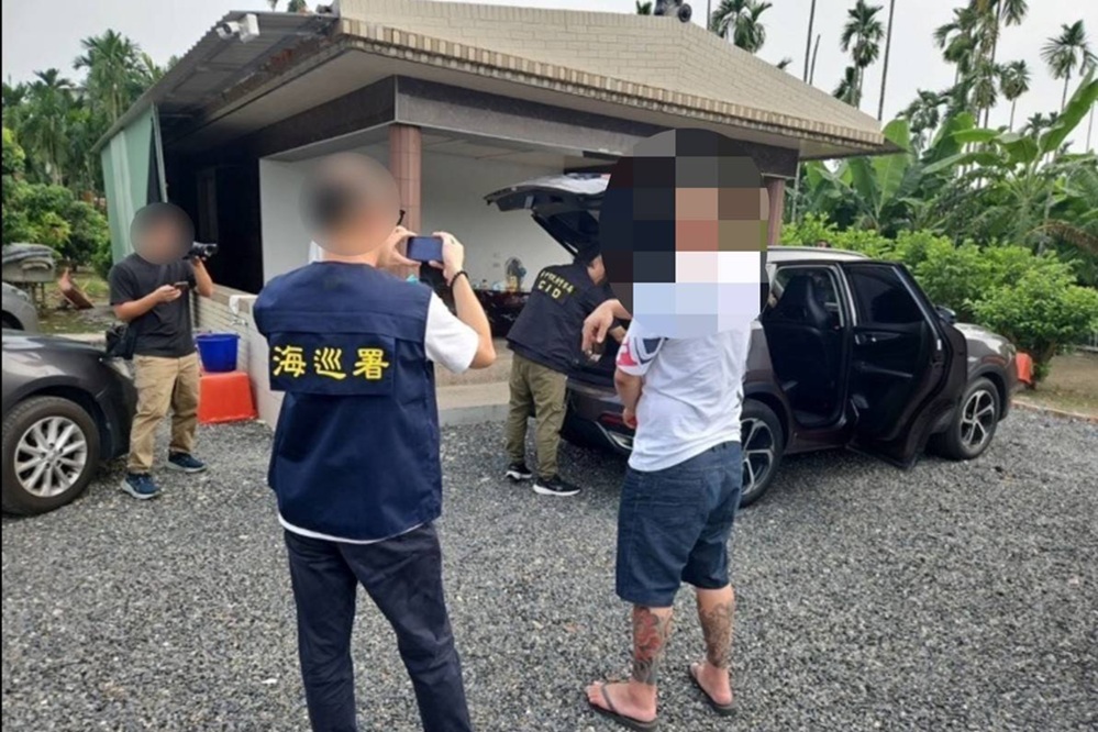 涉藏匿屏東萬巒山區 海巡員大宅逮2嫌起獲安毒與K毒 210 cnews204261004a02