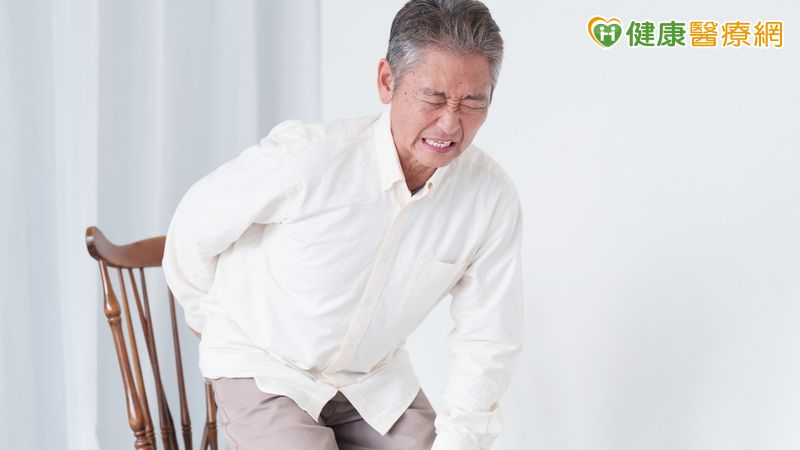 輸尿管嚴重纖維化!72歲男導管拔不出 醫:3情況應評估重建尿路
