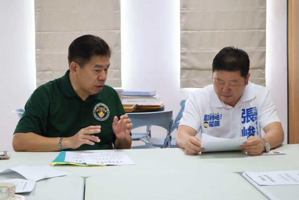 張峻接待「鷹爸」徐柏岳 交流無人機AI構想拚青年留鄉 222 張峻接待「鷹爸」徐柏岳 交流無人機AI構想拚青年留鄉 221