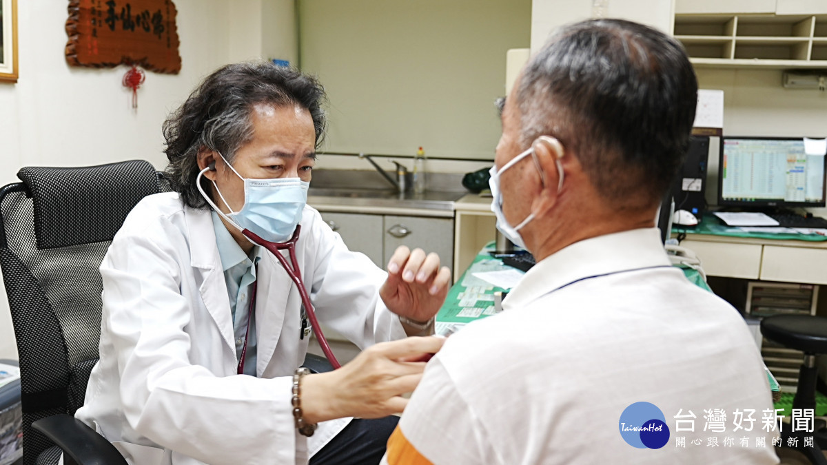 天冷心肌梗塞風險升，醫生提醒：上腹痛、冒冷汗也可能是警訊。圖／秀傳提供