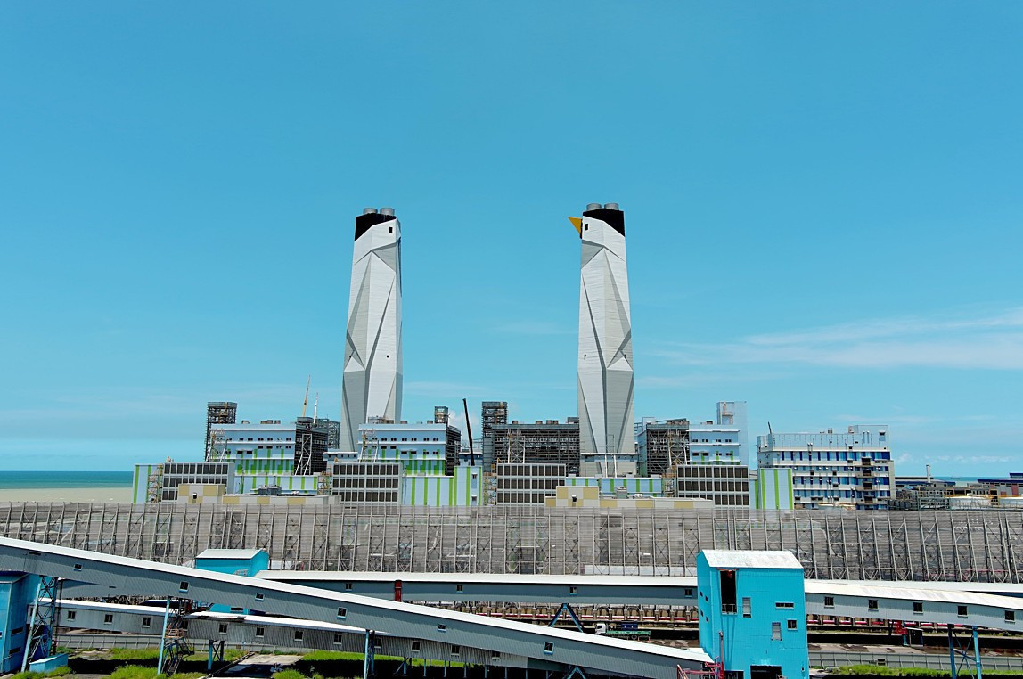 台中電廠新燃氣一期機組煙囪特別融入在地「小燕鷗」昂首起飛造型彩繪。（圖／資料照片，圖源：台灣電力公司提供）