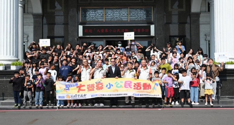 高雄市議會「大螢幕小公民」登場  逾250位師生看電影、訪議會