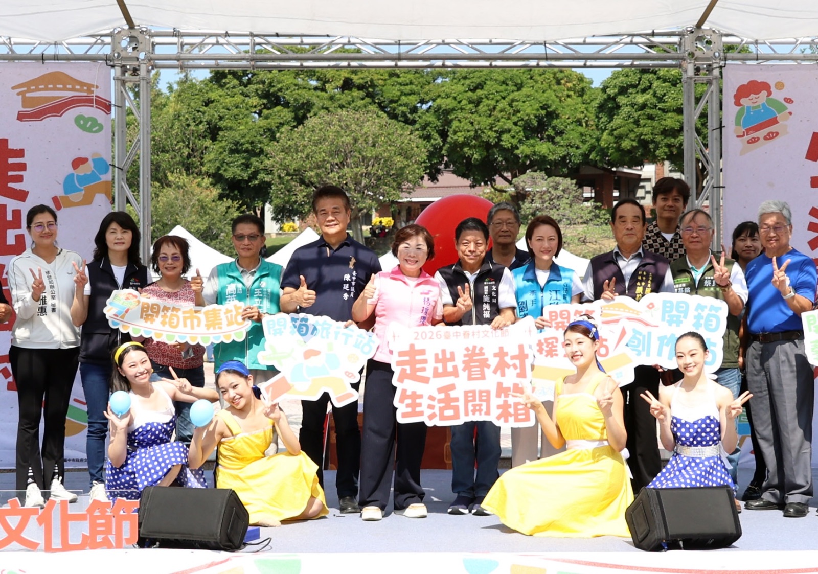 ▲台中眷村文化節港區登場,表演手作重溫時代記憶。(圖/記者顏淑娟翻攝)
