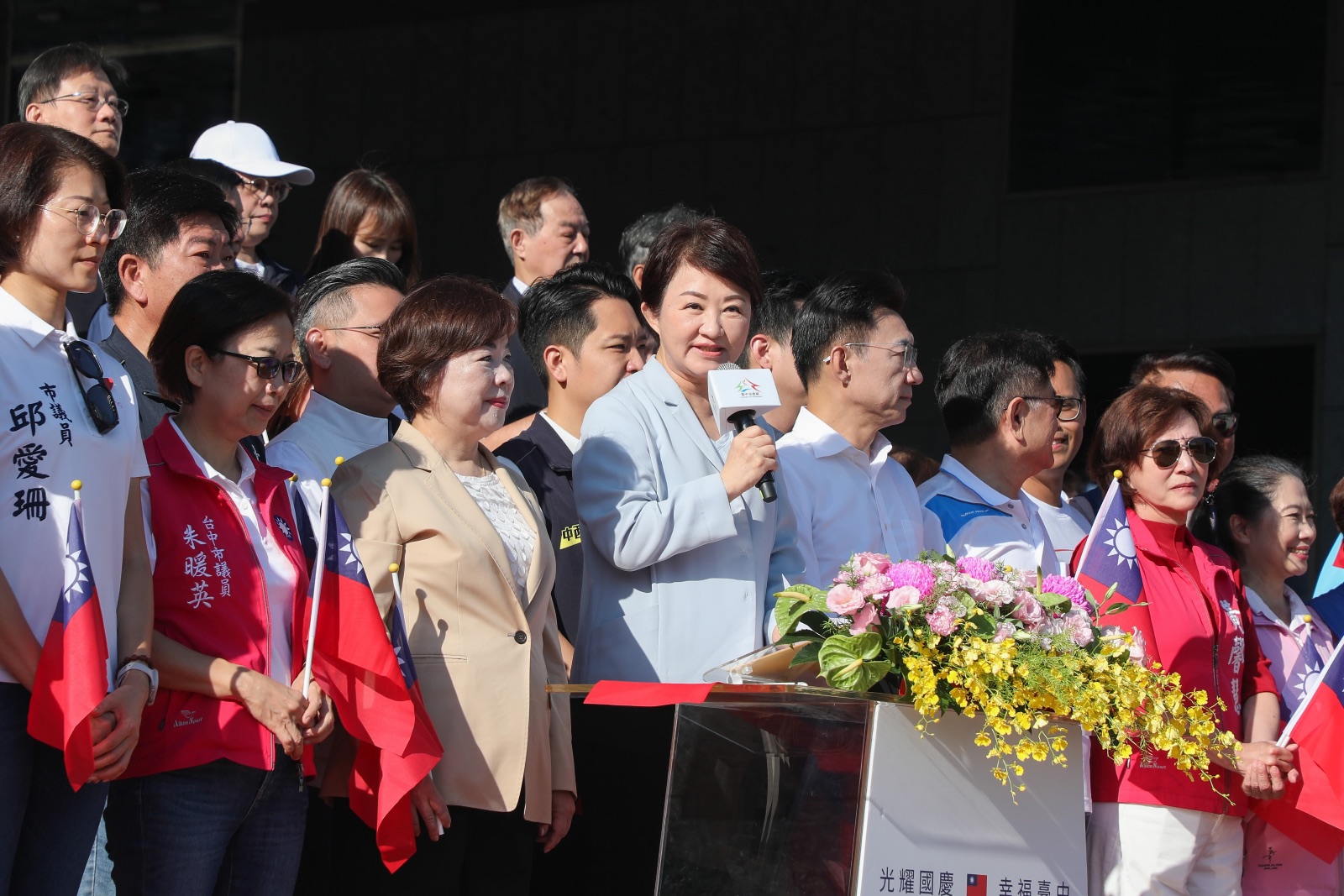 ▲市長盧秀燕任內最後一次主持國慶升旗典禮，感謝市民家人8年來的信任與相伴。(圖/記者顏淑娟翻攝)