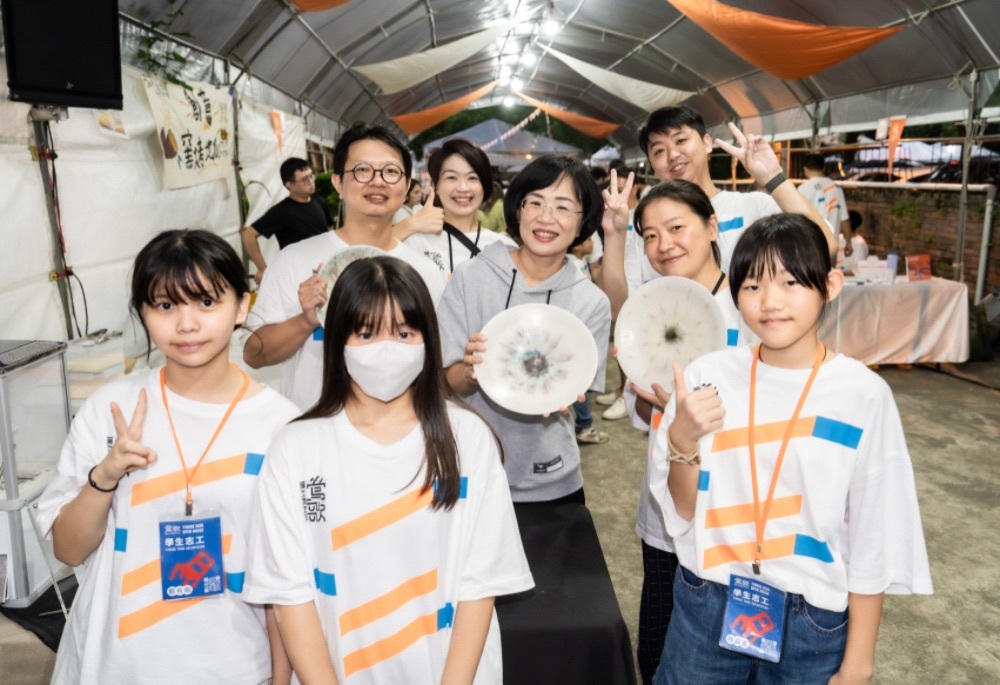 蘇巧慧走訪鶯歌陶藝市場 見證青年創意翻轉產業 218 248261011a02