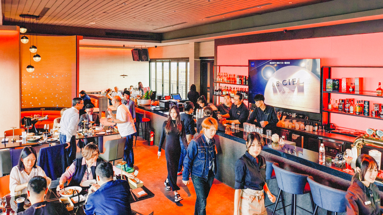 ▲「天慕 LE CIEL」打造融合餐飲、音樂與社交的高空場域。（圖/記者黃淑貞攝）
