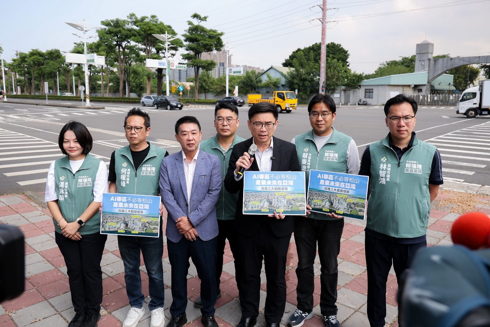 ▲賴瑞隆偕立委許智傑記者會,提出高雄發展AI產業三大戰略優勢。(圖/賴瑞隆辦公室提供)