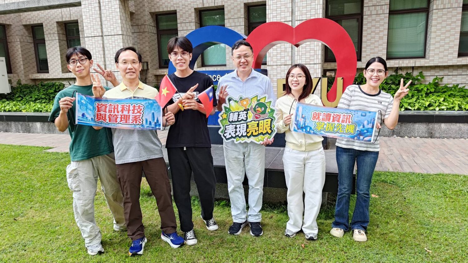 越南學子阮青維輔英求學逆轉人生　AI助攻QA實習獲企業肯定