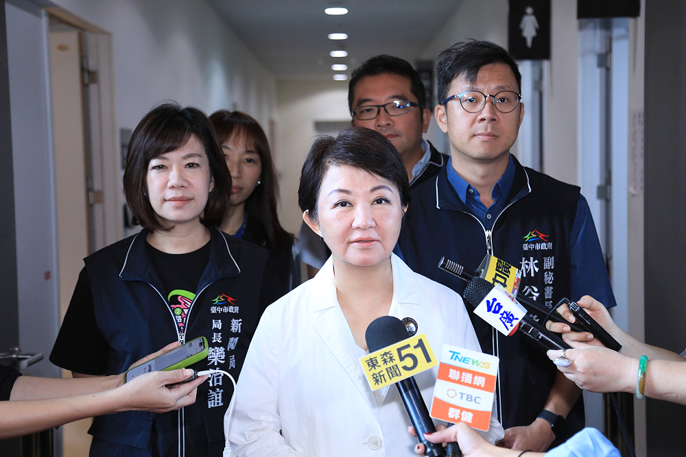 韓國瑜「穿雲箭」解萬安警報 盧秀燕舉水湳經驗將與台北交流 244 韓國瑜「穿雲箭」解萬安警報 盧秀燕舉水湳經驗將與台北交流 243
