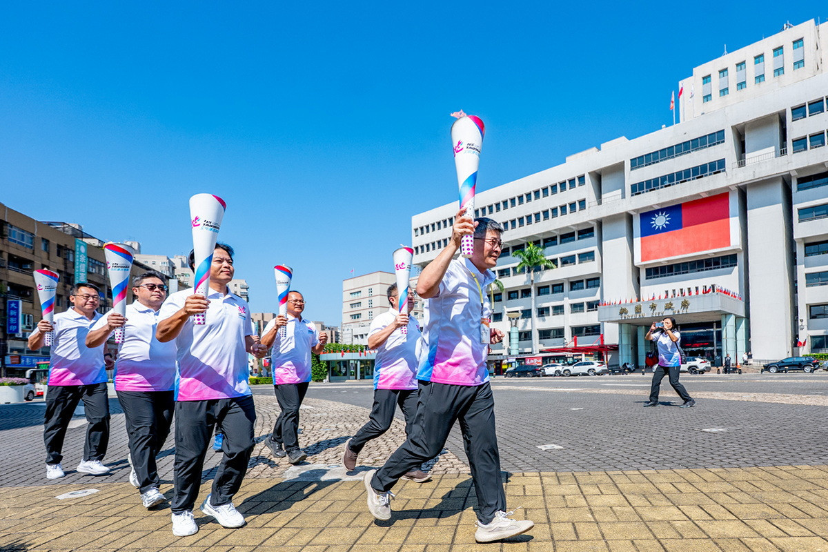 「115年全民運動會桃園市內聖火傳遞起跑儀式」於市府前廣場舉行。<br /><br />