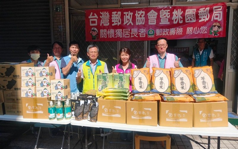 桃園郵局攜手社區關懷獨長 傳遞重陽溫情與防詐宣導