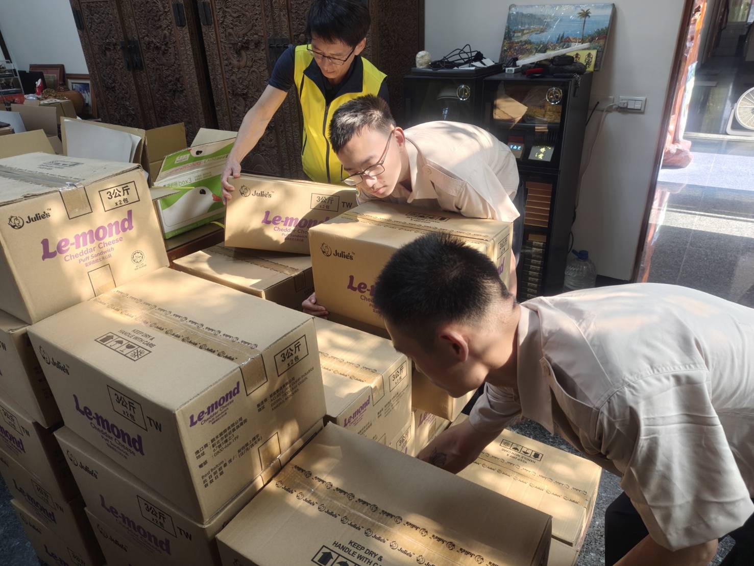 SQ10134 3張金鑾文化藝術基金會捐物資