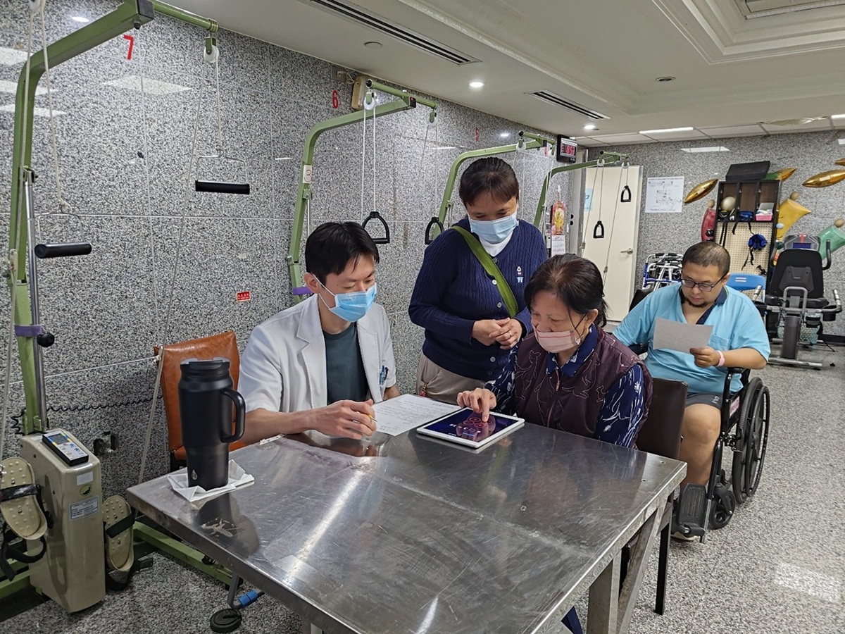 復健不只是體操！這家醫院的職能治療師用「玩」與「聚」找回生活