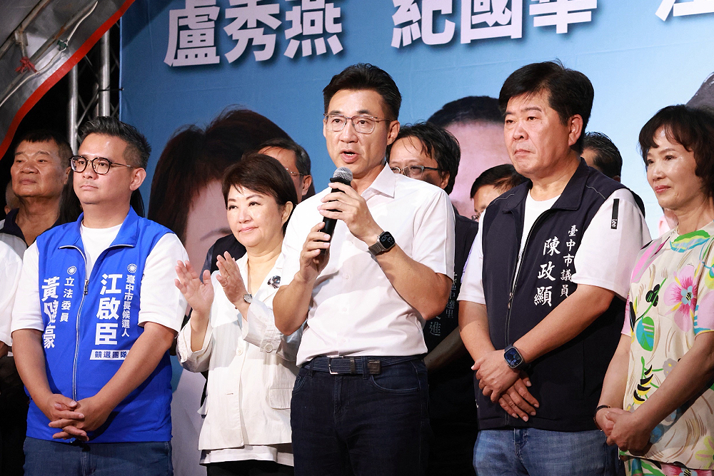 盧秀燕出席北區問政說明會力挺 江啟臣拋YouBike「袋鼠車」超吸睛 220 盧秀燕出席北區問政說明會力挺 江啟臣拋YouBike「袋鼠車」超吸睛 219