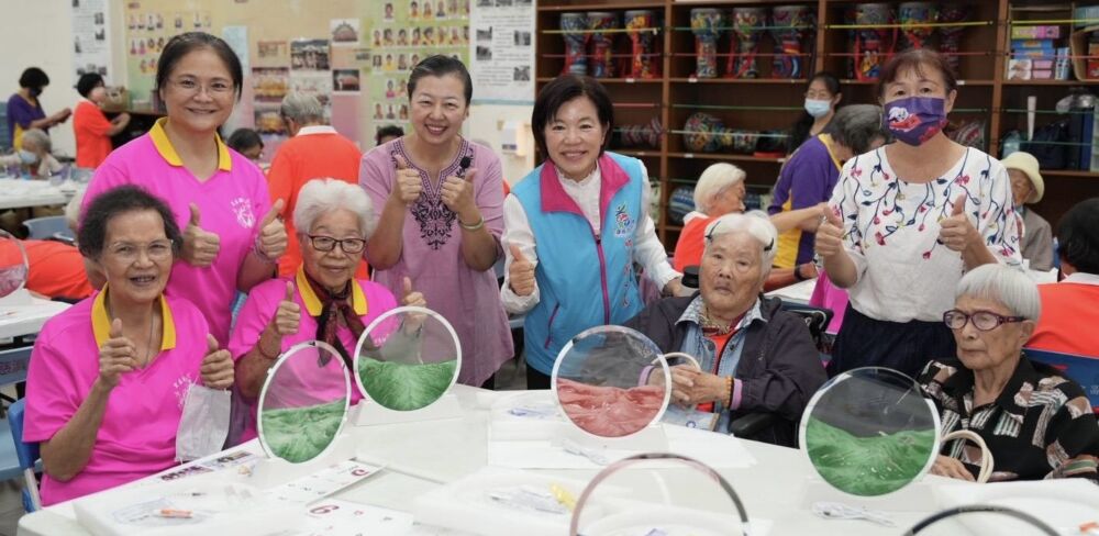 游淑貞走訪社區提福氣站照顧升級 吳東昇表態支持讓好人才延續好政策 206 游淑貞走訪社區提福氣站照顧升級 吳東昇表態支持讓好人才延續好政策 205