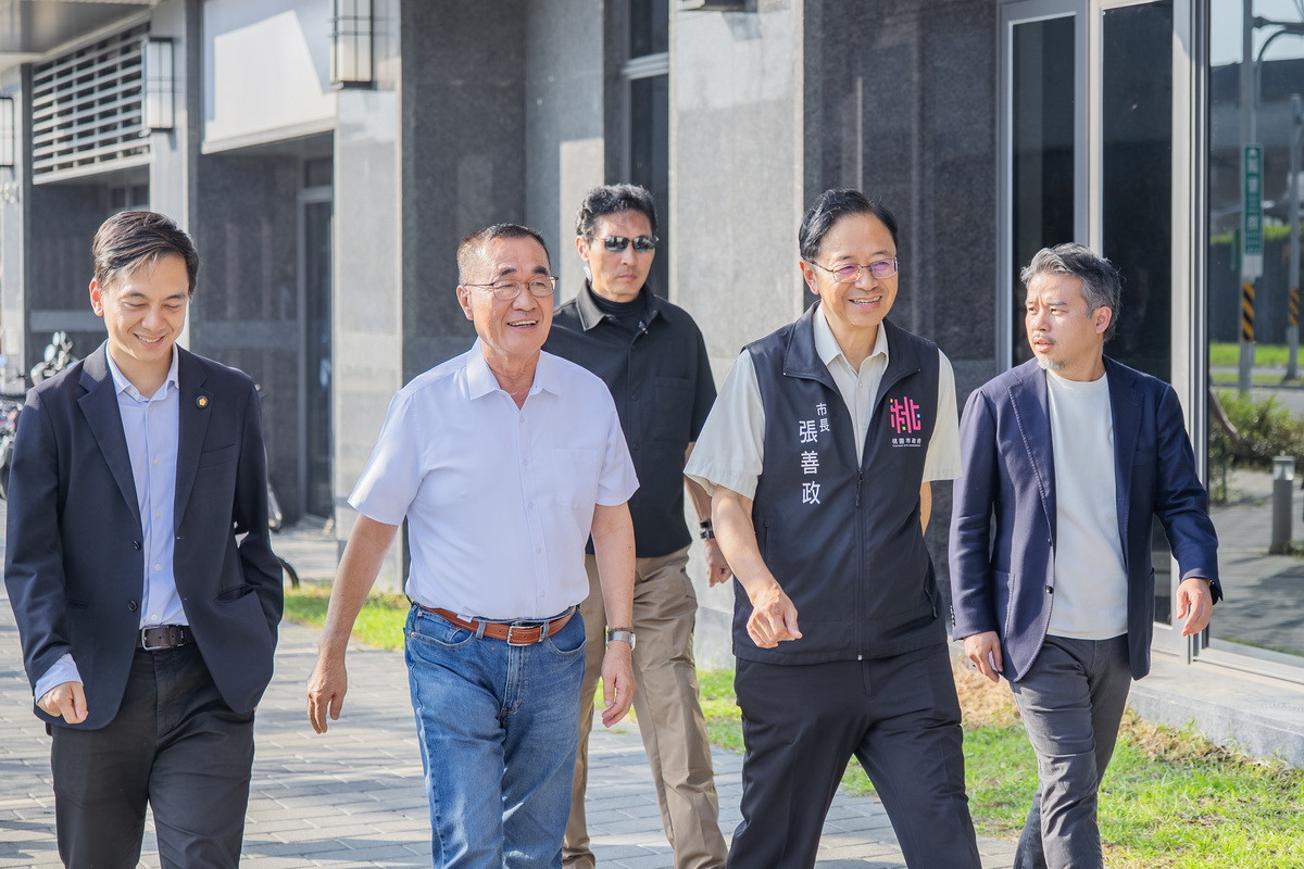 桃園市長張善政、前臺北市副市長李四川視察蘆竹區A11安置住宅。<br /><br />
