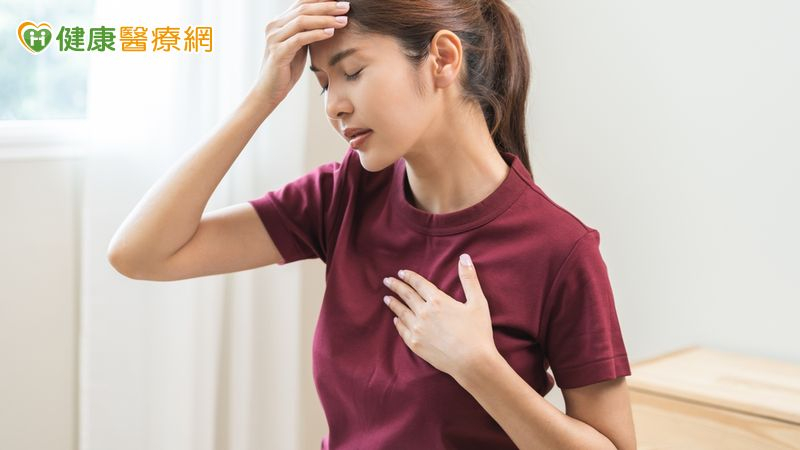 24歲女求職健檢驚見「15公分巨大腫瘤」!肺臟幾乎被壓扁 竟完全沒症狀