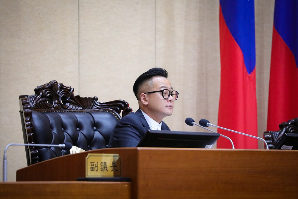 任內最後一次主持議會 童子瑋引黃珊珊金句勉勵議員 298 任內最後一次主持議會 童子瑋引黃珊珊金句勉勵議員 297