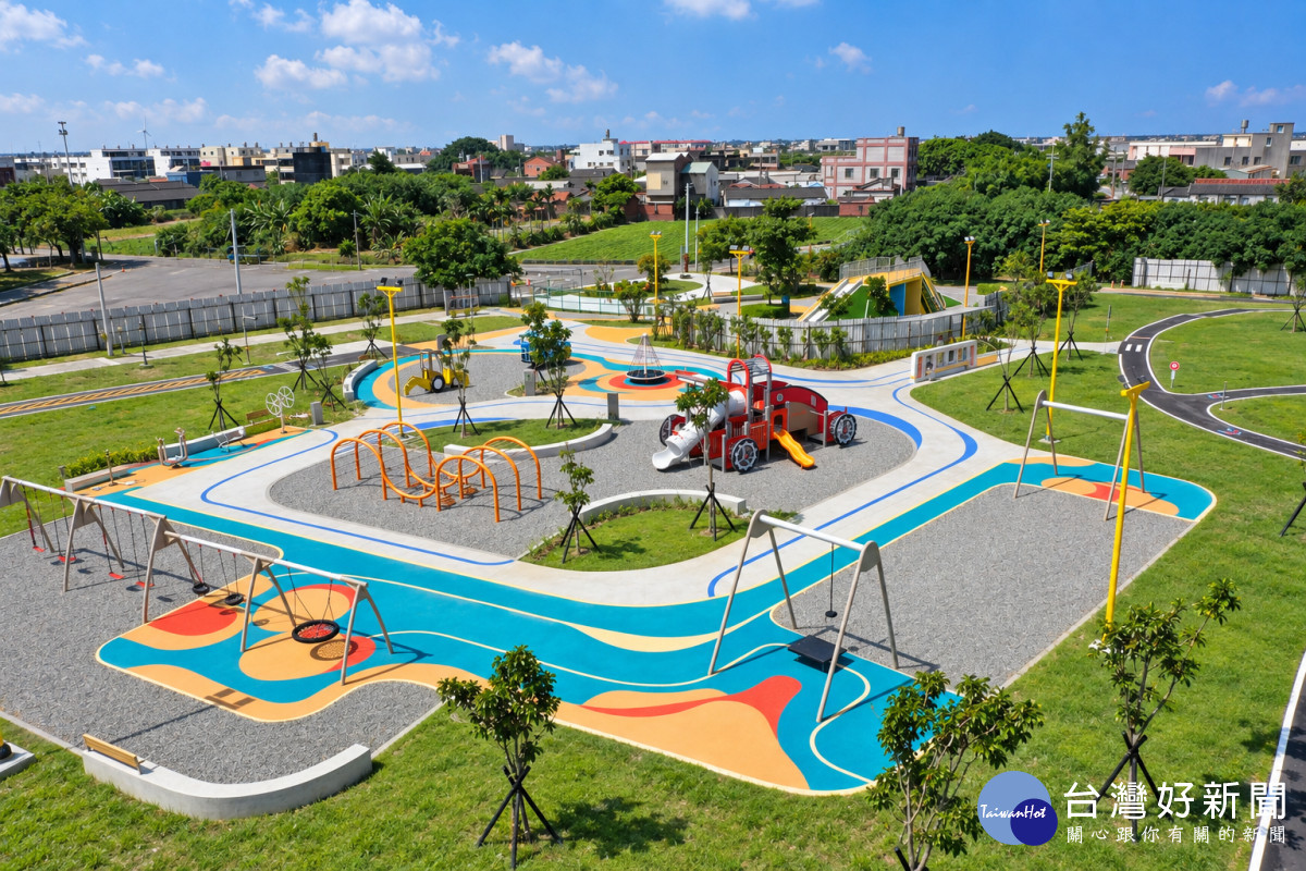 大城追風公園啟用，汽車主題遊具打造親子休憩新空間。圖／彰化縣政府提供