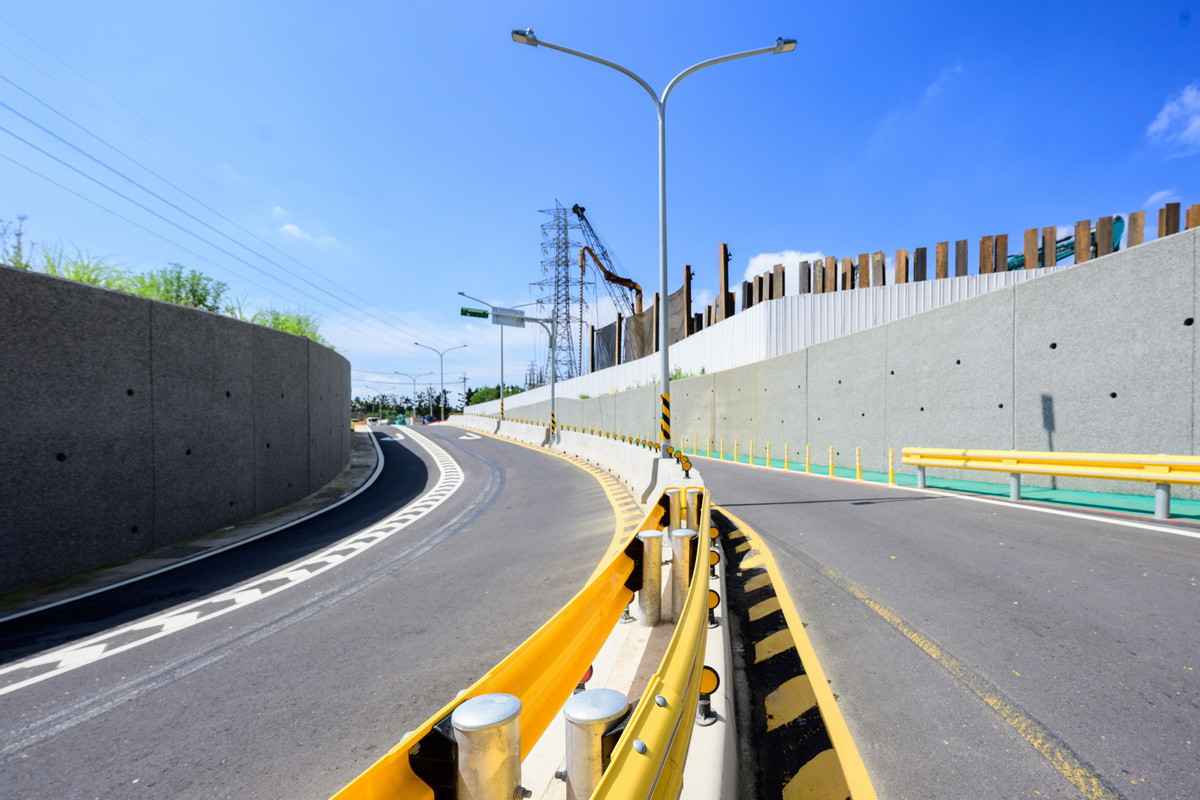 「龜山區文化一路至青山路道路新闢工程」完工通車。<br /><br />