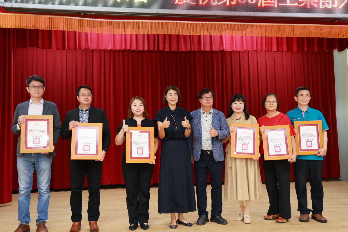 頒獎表揚60家績優廠商。(縣府提供)