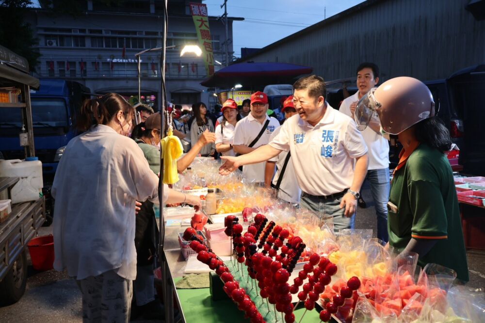 張峻掃街壽豐夜市獲讚聲 重申不舉債普發1萬、振興經濟 218 張峻掃街壽豐夜市獲讚聲 重申不舉債普發1萬、振興經濟 217