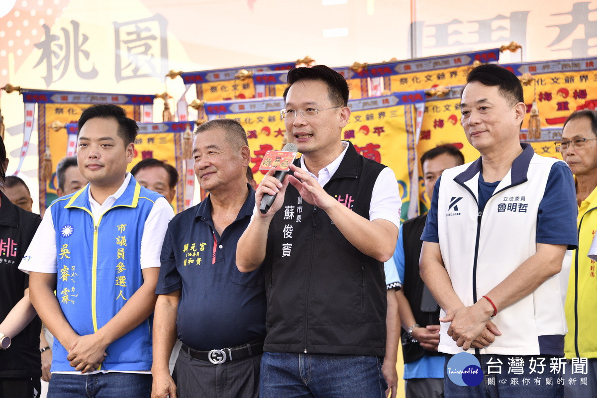 桃園市副市長蘇俊賓於「2026桃園三界爺文化祭」令旗交接儀式中致詞。