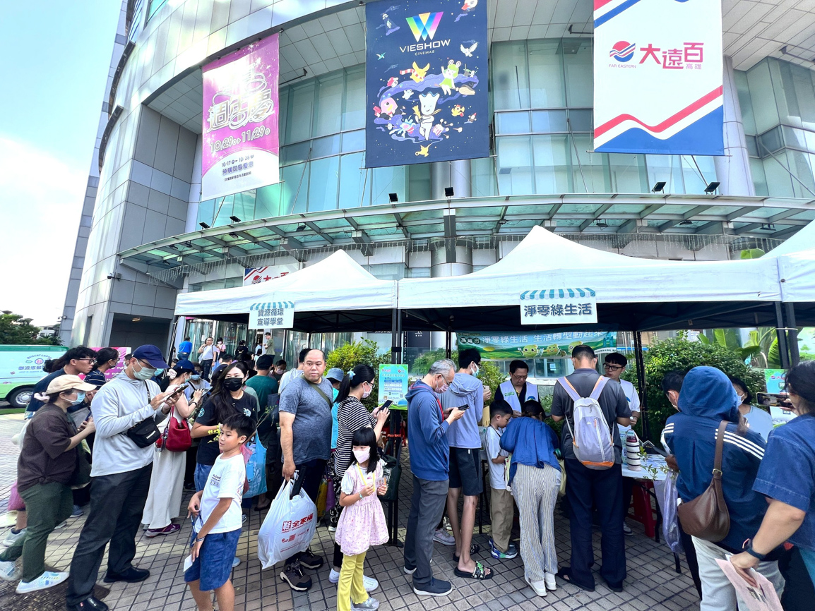 ▲高雄大遠百歡慶週年慶還結合公益與永續行動,透過環保、生態保育、動物保護及社會福利等多元主題,邀請民眾在參與活動的同時,以實際行動支持公益。(圖/高雄大遠百提供)