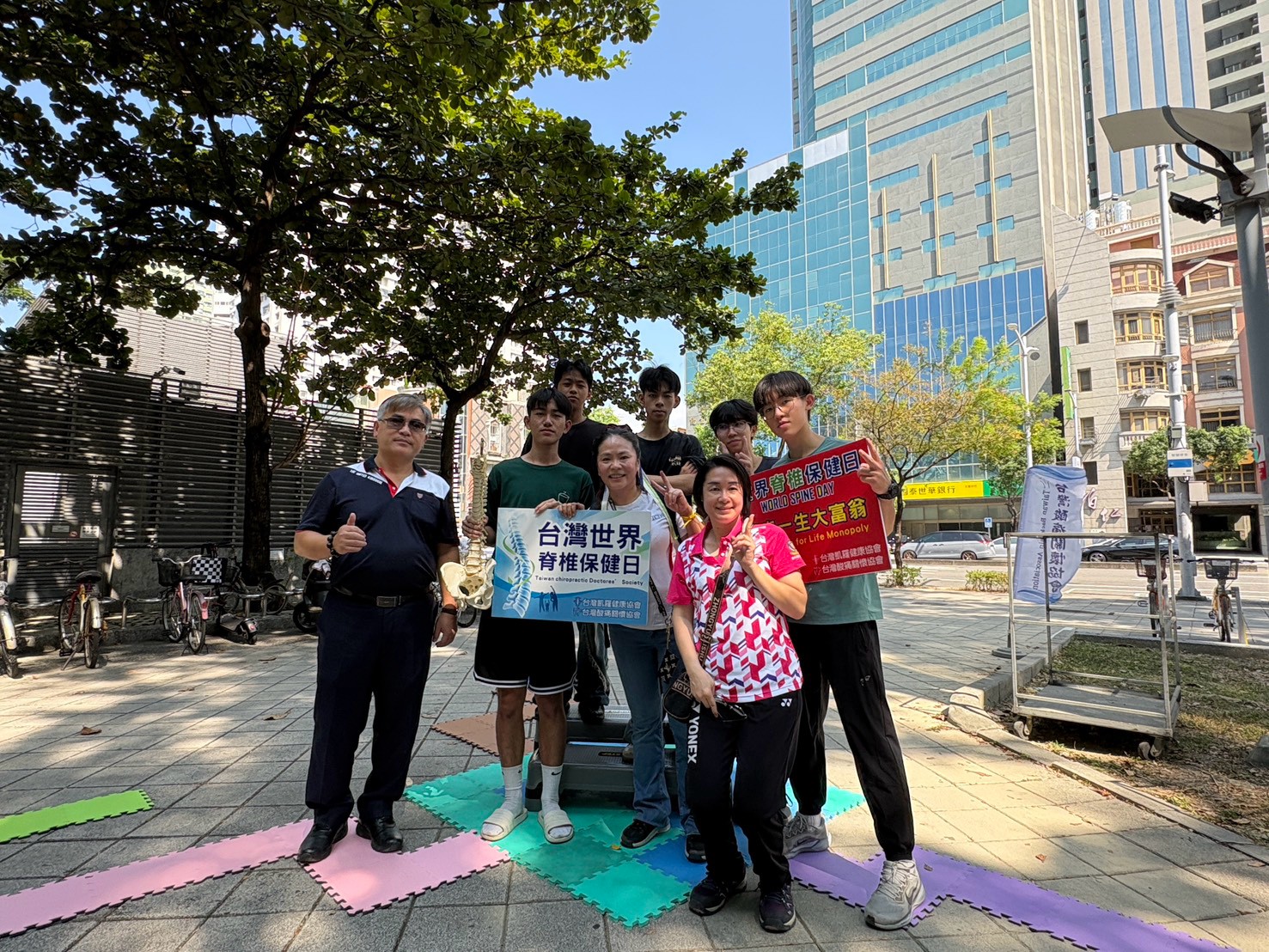 「健脊一生」世界脊椎日公益活動高雄登場 攜手博田國際醫院推廣骨質篩檢與防跌 結合親子闖關、公益共融