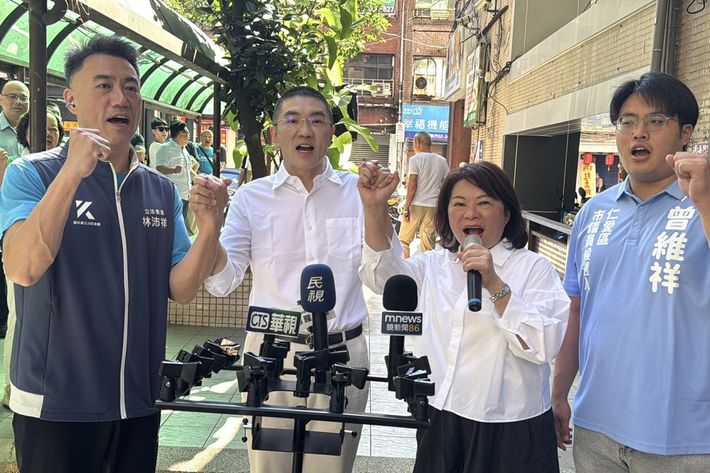 黃敏惠赴基隆力挺「包中」 盛讚謝國樑室內兒童樂園、騎樓整平為市民著想 268 黃敏惠赴基隆力挺「包中」 盛讚謝國樑室內兒童樂園、騎樓整平為市民著想 267