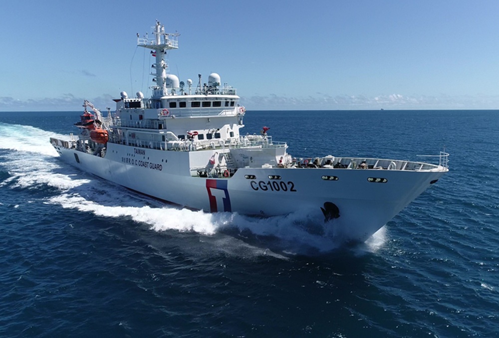 中國發動多線海域侵擾 海巡艦艇4地全程監控強勢驅離 238 cnews204261018a01