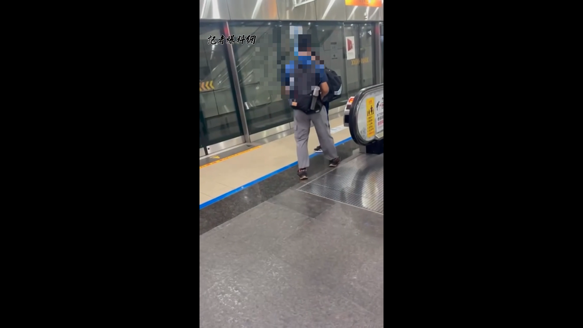 高雄捷運橘線文化中心站19日上午傳出疑似騷擾女高中生事件，一名男子遭目擊者指控，在月台及車廂內持續靠近女學生，即使對方試圖拉開距離，仍疑似一路尾隨，直到其他乘客出聲喝斥才離開。目擊者將現場影像上傳Threads，並指稱過去曾見過同一名男子有類似舉動。高雄捷運公司已公開回應，表示正調閱相關進出站資料，並將通報警方偵辦；捷運警察隊也著手釐清事件經過。