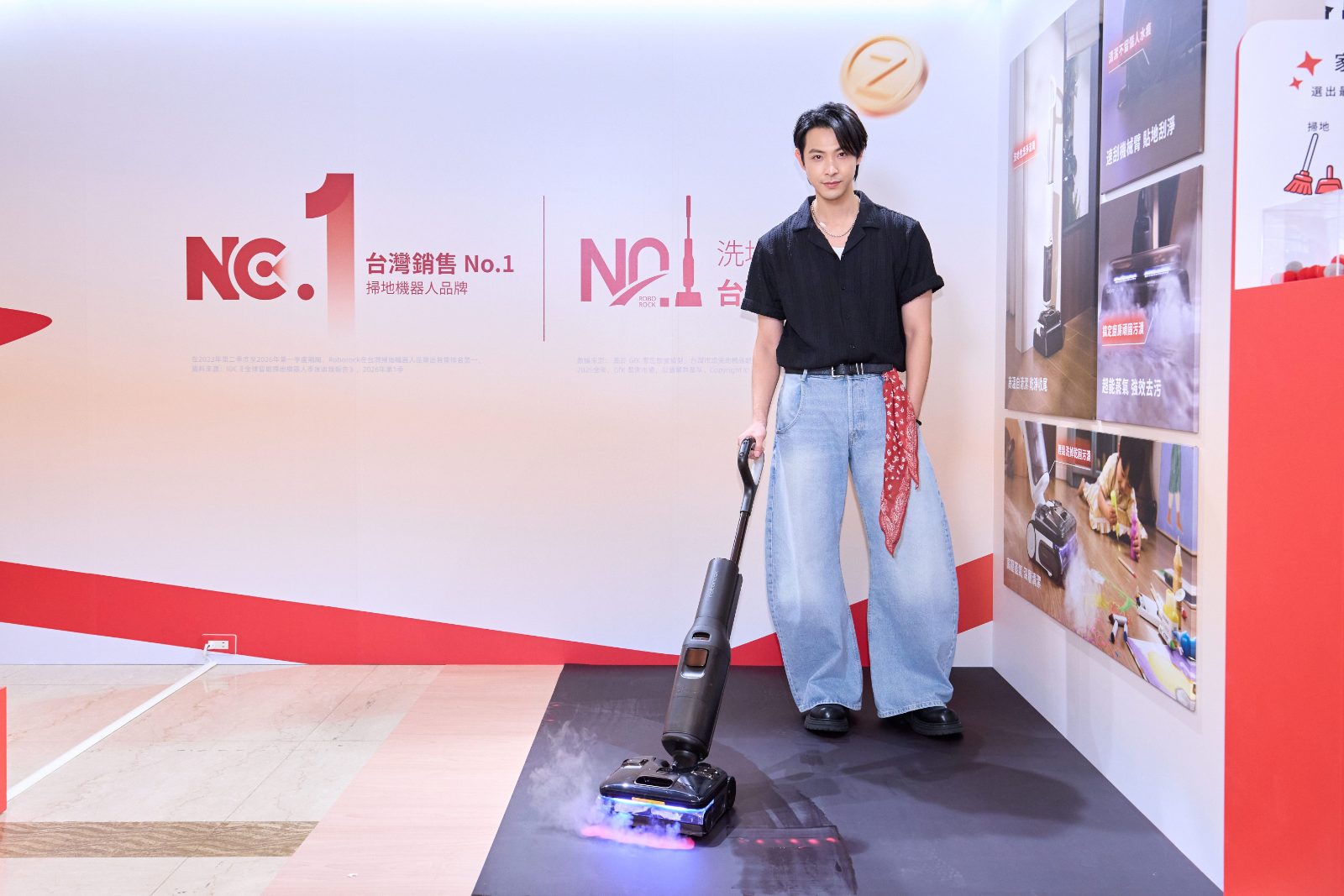 現場設置洗地機體驗區，開放石頭科技新品洗地機 F25 Ultra Steam Gen 2與F25 Steam實機操作體驗，親自感受蒸氣瓦解頑固髒污的高效清潔力。